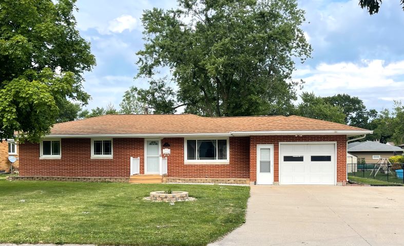 214 Cherry, Mt. Pleasant, Iowa 52641, 3 Bedrooms Bedrooms, ,2 BathroomsBathrooms,Homes,For Sale,Cherry,1352