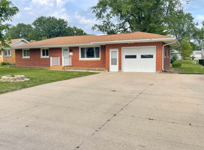 214 Cherry, Mt. Pleasant, Iowa 52641, 3 Bedrooms Bedrooms, ,2 BathroomsBathrooms,Homes,For Sale,Cherry,1352