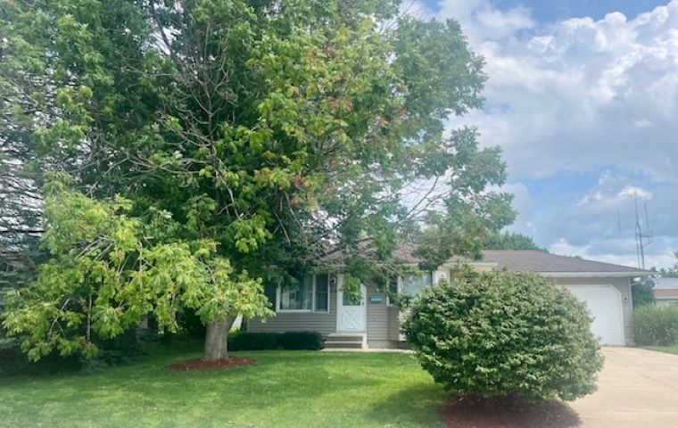 200 Porter, Mt. Pleasant, Iowa 52641, 4 Bedrooms Bedrooms, ,3 BathroomsBathrooms,Homes,For Sale,Porter,1366